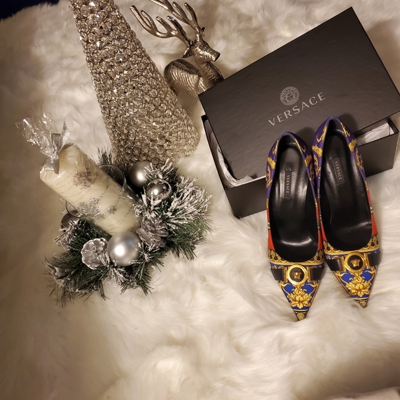 Versace- 4 inch heels never worn - Picture 3 of 4